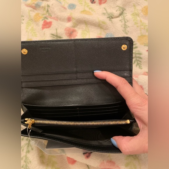 🔥 Authentic Prada Black Saffiano Leather Bow Continental Wallet🔥 - Picture 8 of 11